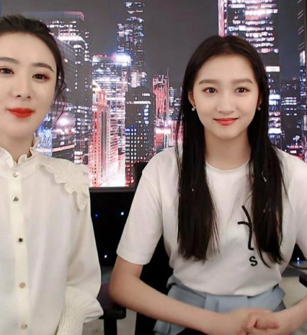 |有一种“整容”叫薇娅卸妆，看到素颜照后，网友：是同一个人吗