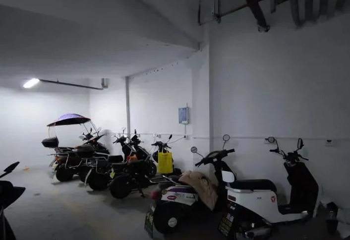 医院 凌晨九楼电动车起火,2人跳楼遇难