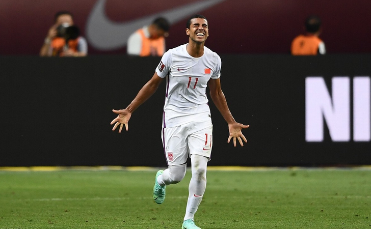 国足|4分钟轰2球!国足最佳归化非他莫属,用心回馈信任,2属性超武磊