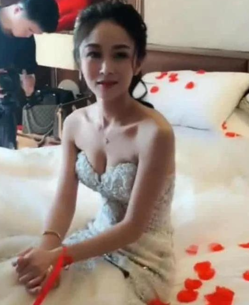 |“带女朋友出来钓鱼，但我根本不能集中精神”哈哈哈估计今天一无所获！