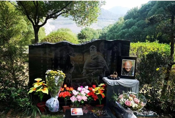 计春华|因中毒惨遭毁容，无发无眉演尽坏蛋，计春华去世后妻女近况如何？