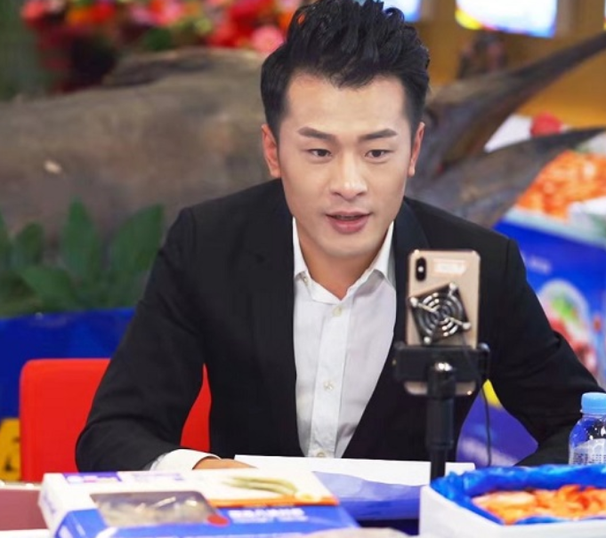 央视|被央视点名的4位网红，没有一个值得同情