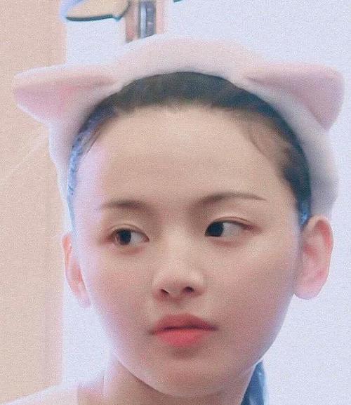 周雨彤|杨紫: 我卸妆了，周雨彤: 我也卸妆了，宋伊人: 麻烦让开