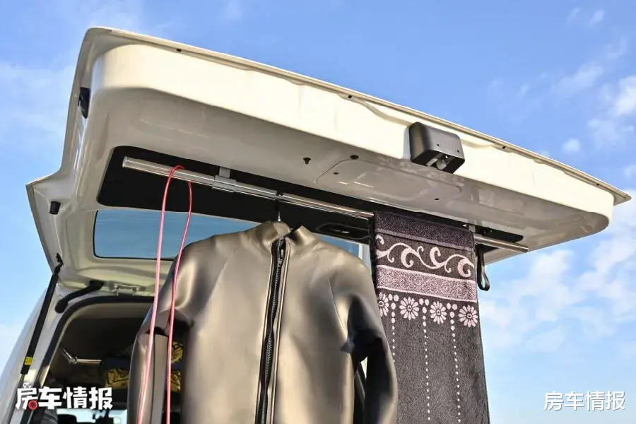 |为钓鱼爱好者打造的日产房车，配2.5L汽油机，能住宿还能拉货