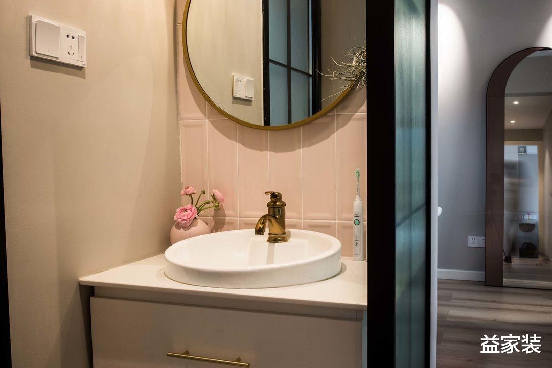 粉色打造的二人世界，用实力扭转空间，打造独特甜蜜风格