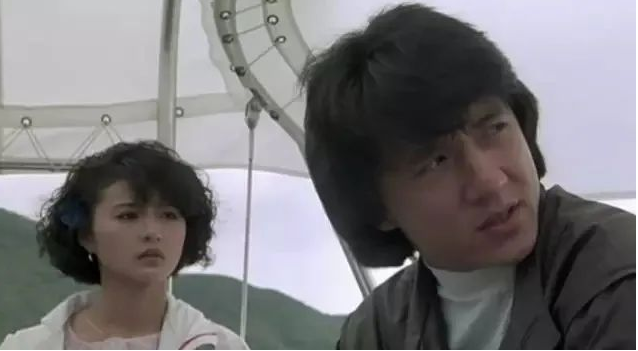 桃小菁说说|李赛凤的毁灭史：从“最美警花”到全港笑料，她经历了什么？