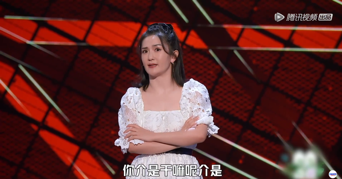 BiuVogue 谢娜的白裙穿搭可真嫩，就是有点显胖，不过看着更可爱了