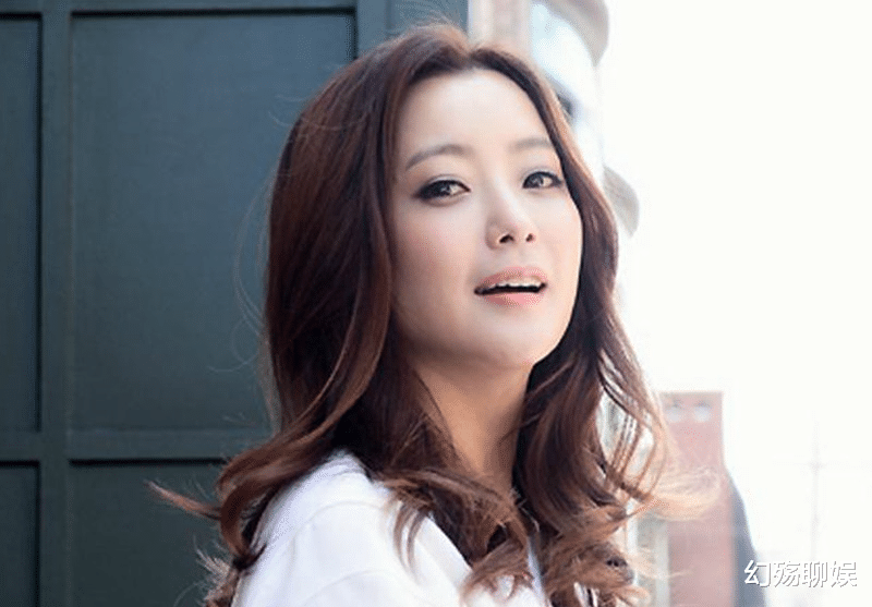 金喜善|金喜善：成龙为她痴狂，黎明为她背叛舒淇，创下3亿代言费无人突破