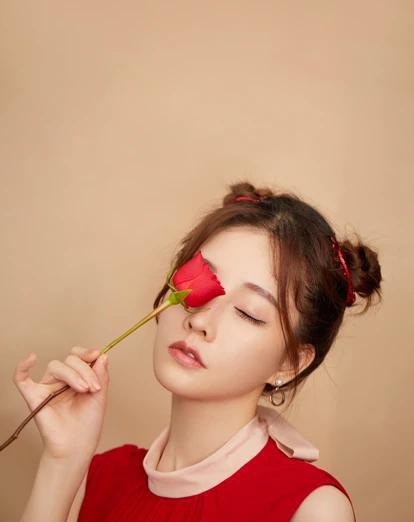 冯提莫|冯提莫再登春晚现场，甜美歌声吸粉无数