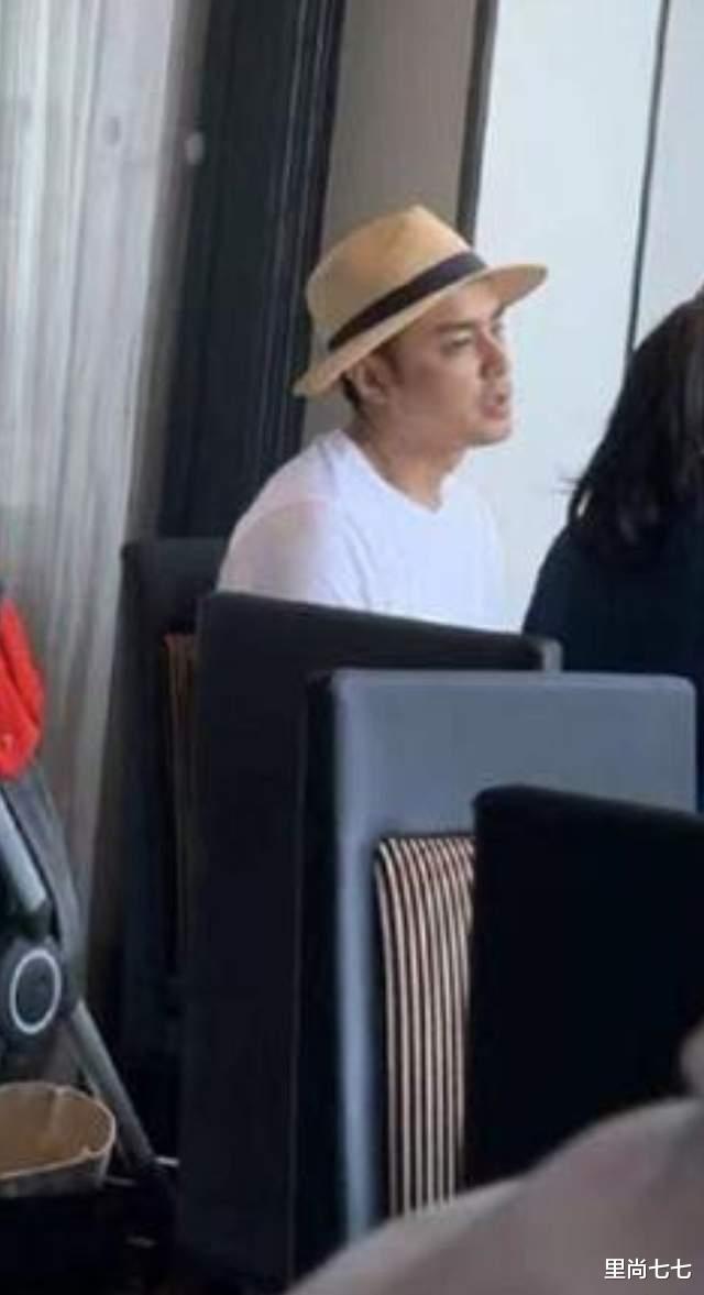 明道|明道一家三口罕见同框！妻子发福变中年妈妈，儿子正脸首次曝光