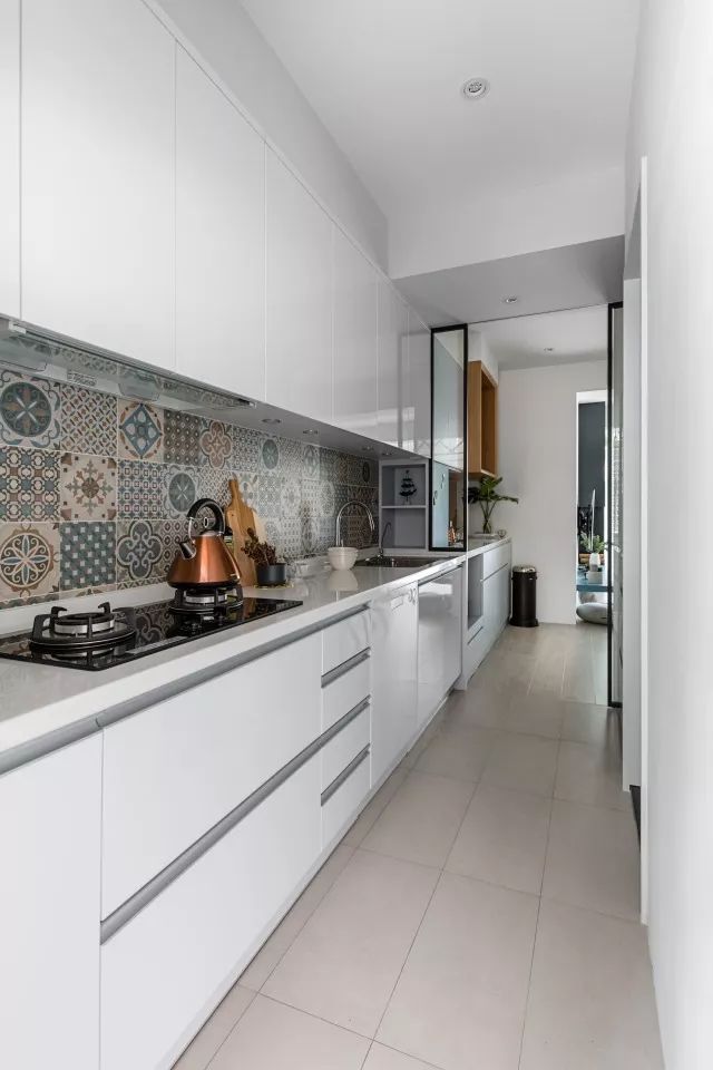 70平米的简约风设计完工,玄关设计第一次见,虽小但实用性很强