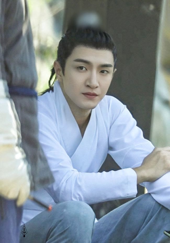 侯明昊|侯明昊再出新剧，古装白衣造型“惊为天人”，网友直呼：太绝了