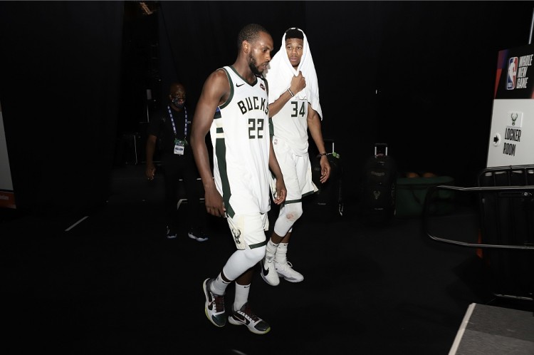 字母哥|篮网半场领先24分！老詹发推狂赞KD，雄鹿被打傻：格里芬隔扣字母哥！