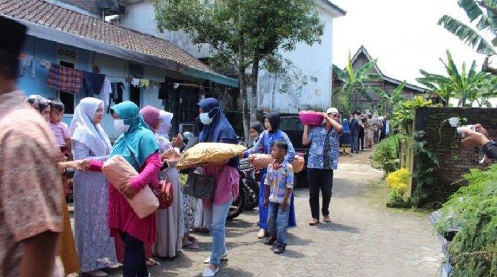 民生播报 因地图软件出错,印度尼西亚一迎亲队伍跑错地方,差点接错新娘!