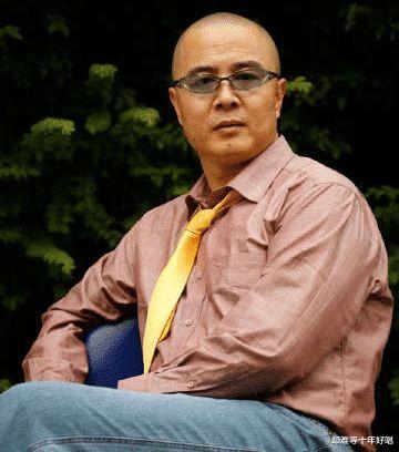 唐僧|只因少给五块钱片酬,他一声不响辞演唐僧,如今在景区穿袈裟卖唱