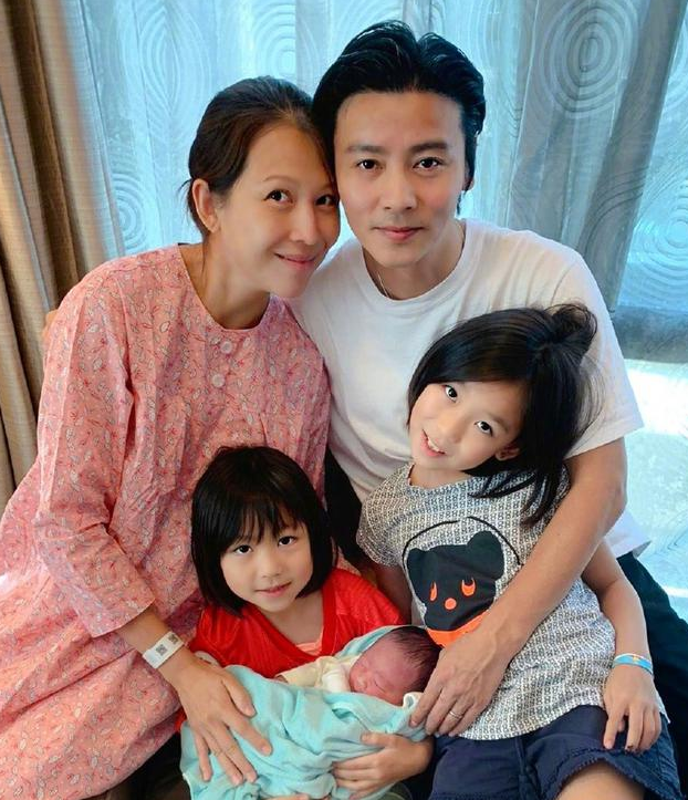 蔡少芬|史上最年轻港姐，与丈夫结婚14年恩爱如初，今儿女高颜值惹人羡慕