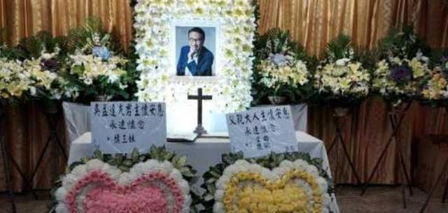 吴孟达|吴孟达葬礼细节曝光，周星驰献上花牌，力破生前关系不和传闻