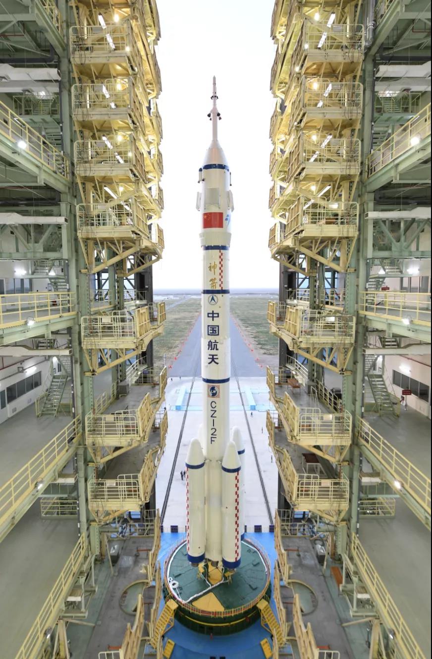航天员 神舟十三即将择机发射，遥十四火箭也已经就位，“滚动备份”、“伴飞”意味着什么？