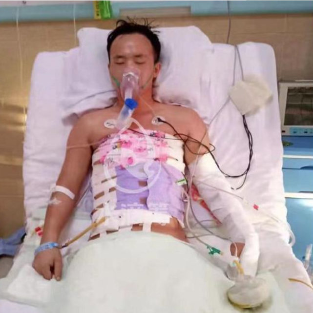 24岁网红被曝情杀,连累哥哥进重症室抢救,好友证实帮筹款
