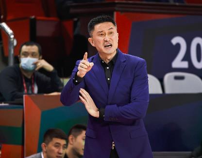 广东男篮|李春江都忌惮？他激活广东队带飞易建联，难怪杜锋不骂他