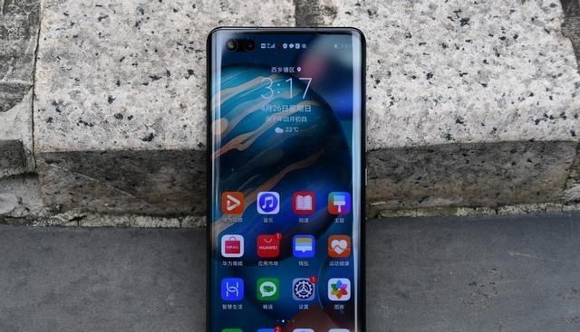 奶爸育儿宝库|上市一年仅降价350元,麒麟7nm+鸿蒙系统+曲面屏,首批用户赚到了