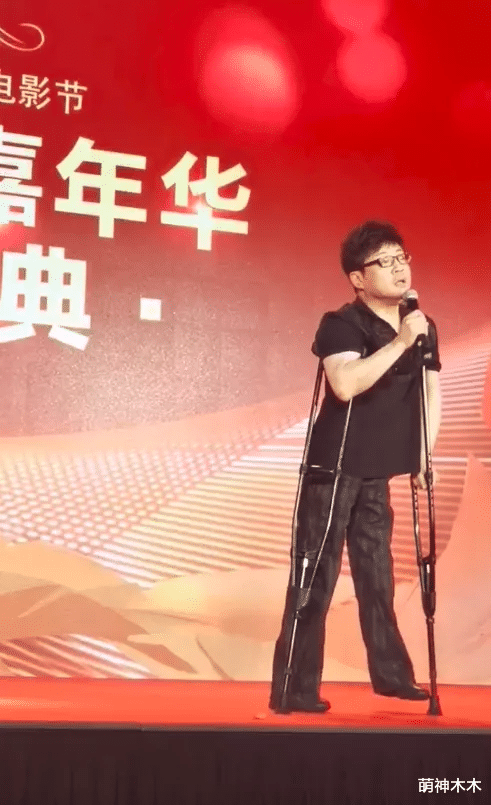 李琛|残疾歌手们的现状：李琛现身农村探望老人，他因太飘逐渐销声匿迹