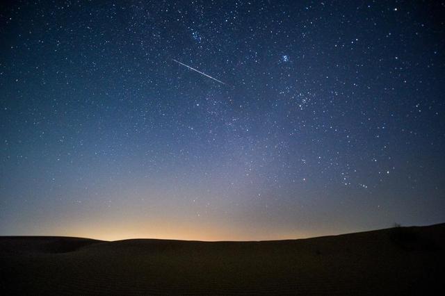 英仙座流星雨 大漠流星雨