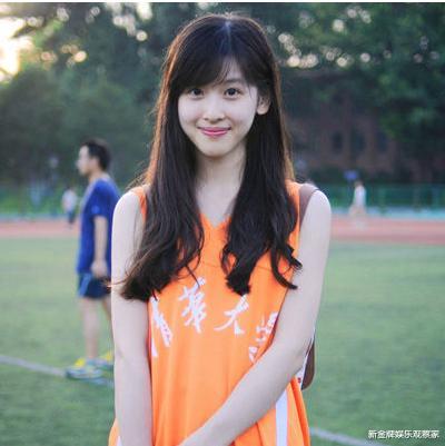 章泽天|27岁章泽天近照褪去青涩，戴五十万钻石项链，从奶茶妹妹变贵妇人