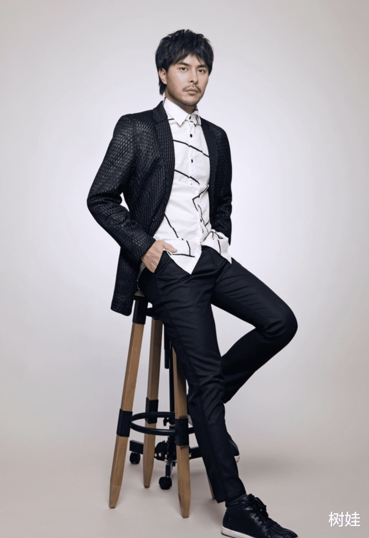 范植伟|范植伟复出无门做餐厅服务生，发际线后移已认不出，多次求职遭拒