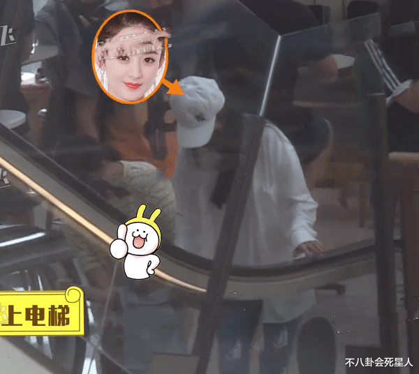 赵丽颖|赵丽颖带儿子出街，蹲下和孩子交流，结束后带儿子回冯绍峰家