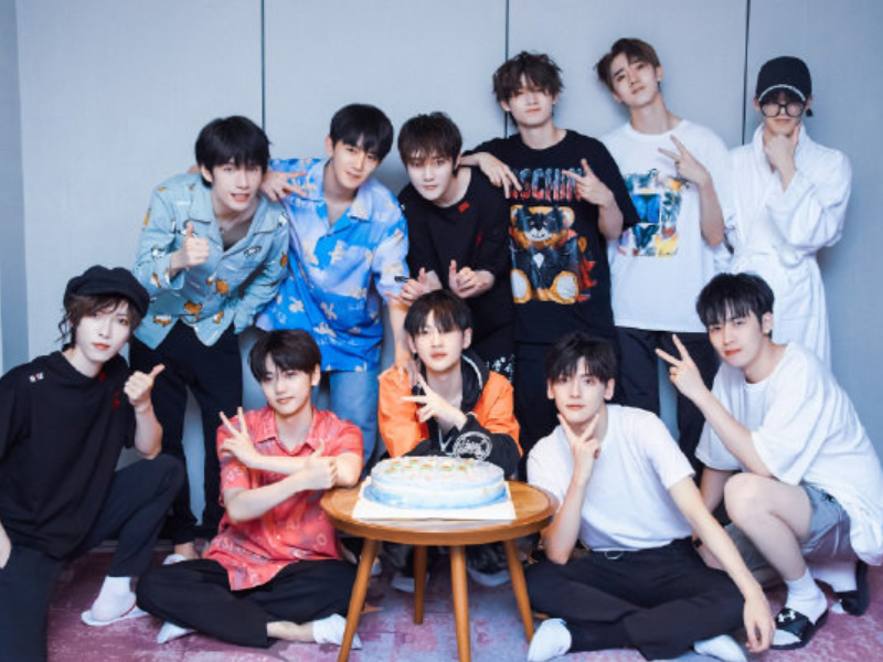 周震南|R1SE解散倒计时，周震南等11位少年五官精致，未来发展令人惋惜！