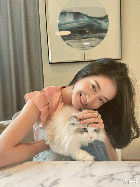 张雪迎|张雪迎模仿朱茵经典wink遭吐槽,回应称经典无法复刻,并自嘲太丑