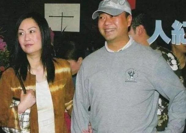 胡小小乖|他被豪门千金反追4年，如今结婚25年，仍然不着急生儿育女