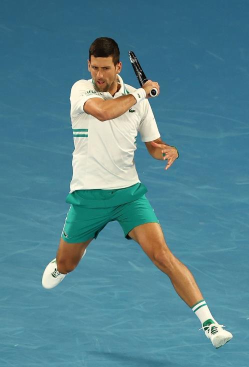 德约|四盘苦战赢球！德约带伤艰难晋级澳网八强，迎大满贯300胜里程碑！