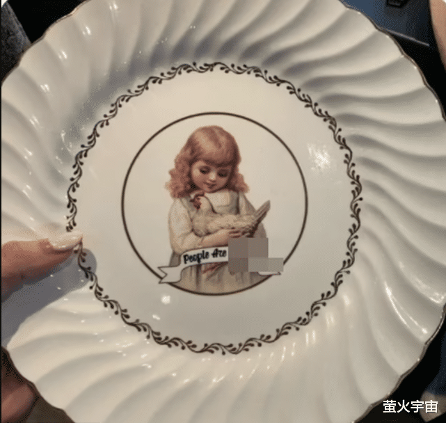 菲利普亲王|梅根闺蜜皆戏精?好友展示奇怪餐盘,作者曾恶搞女王与菲利普亲王