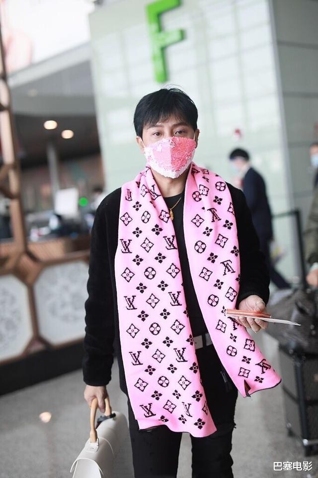 街拍|明星街拍丑态百出：尹正像大妈，陈志朋乡土风，吴宣仪一言难尽