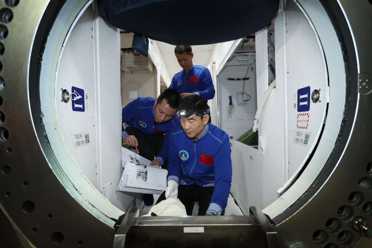“美國封鎖淪為笑話！”中國宇航員成功出艙，美媒集體尷尬吵得面紅耳赤-圖2