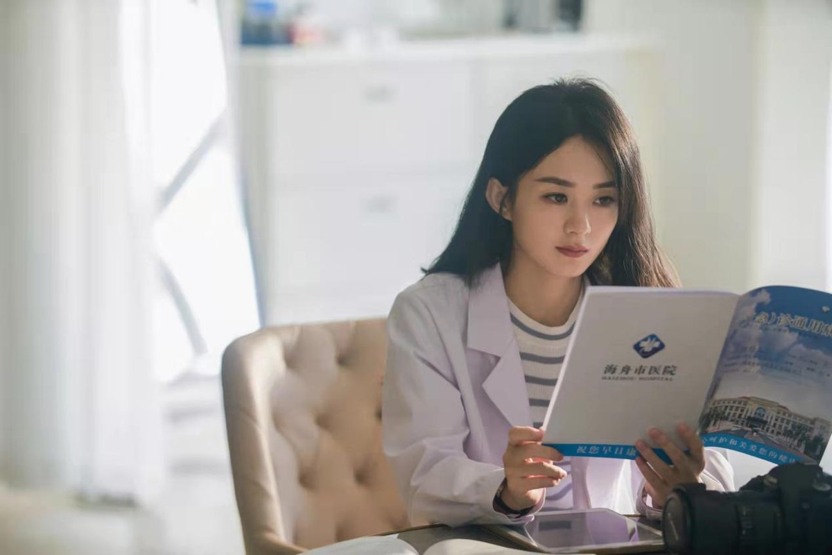 赵丽颖|赵丽颖新剧大获好评！突破形象演病娇医生，穿白大褂气场全开超美