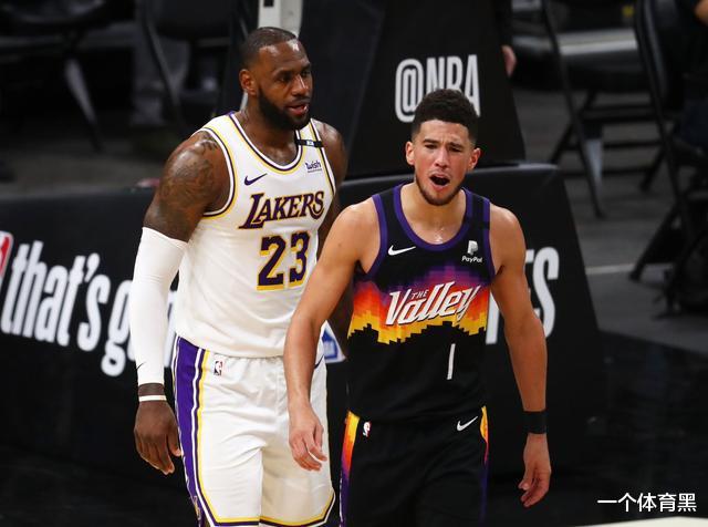 保罗|太阳更衣室庆祝画面曝光！居然有人敢摸保罗的头，佩恩吓了一跳