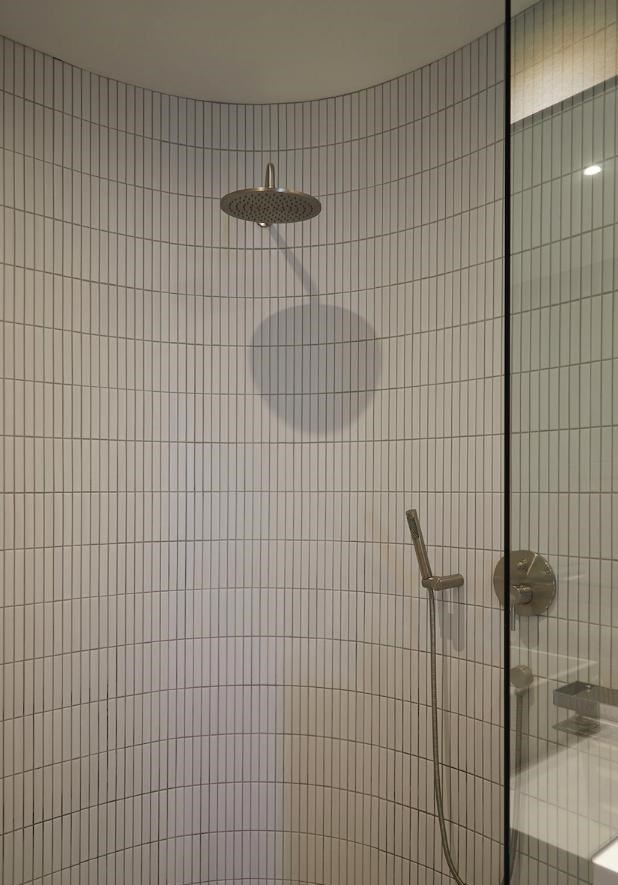 |卖掉2套小户型,买下179㎡大平层,简约风很高级,只住3人很阔气