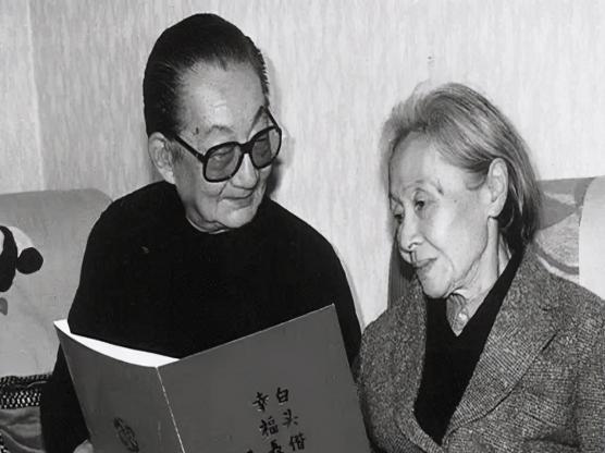 溥仪|末代国舅重游故宫,面对乱讲溥仪照片的导游,他怼得对方直冒冷汗