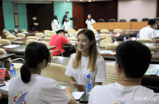 大学生|00后留学生火了！凭借“教科书”般的面试征服众人，获董明珠夸赞