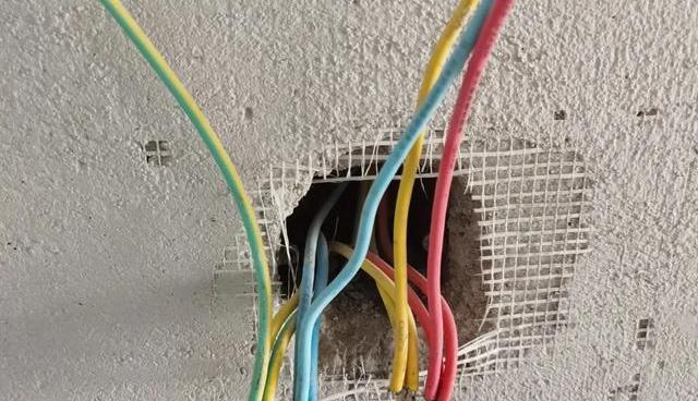 家装电路的暗线,用多股软线还是单股硬线?