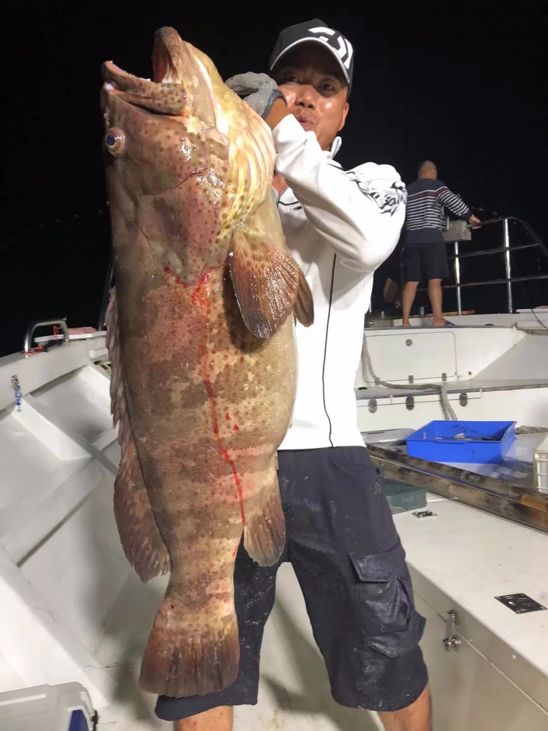 海钓|野奢不被鄙视？你问问那些爱钓鱼的老孩子们，他们有活蹦乱跳的经验！
