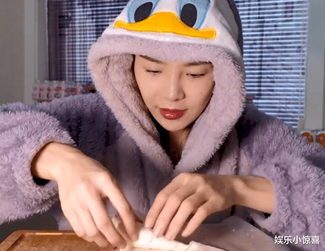 小贝|小贝饿了近况堪忧，脖子青筋明显脸色憔悴，疑似已有另一半