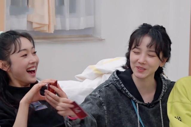 大宅门|张馨予太拿自己当回事，有意无意提到于小彤，陈小纭反应让人心疼