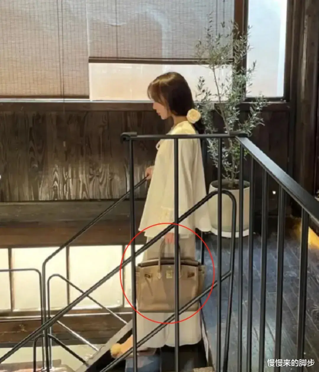 慢慢来的脚步|穿性感开叉旗袍逛寺庙，求求这群假名媛们做个人吧！！！
