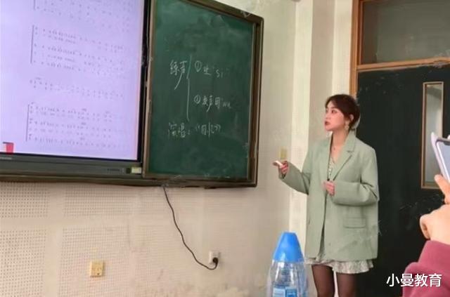 教师|陕西一大学老师走红网络,侧脸神似赵丽颖,学生:从不逃课