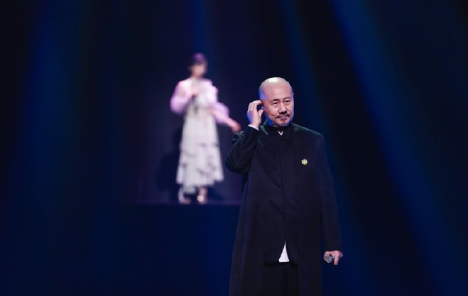 腾格尔|腾格尔也曾是小鲜肉？大方晒出年轻旧照，头发浓密大长腿逆天