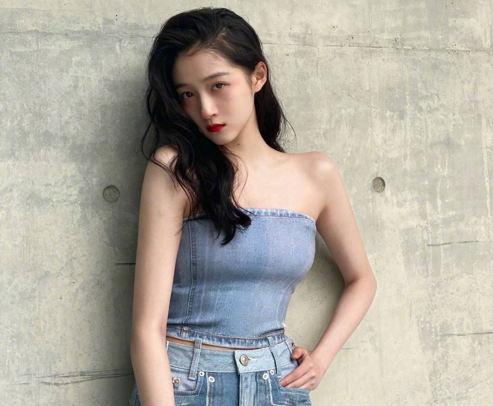 关晓彤|关晓彤拍摄“卫生巾”广告，未修图照曝光，网友：这太撩人了